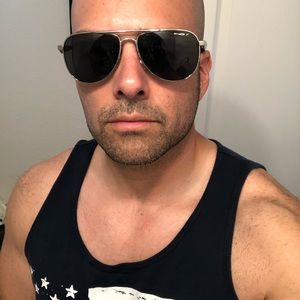 Meet your Posher, Carlos